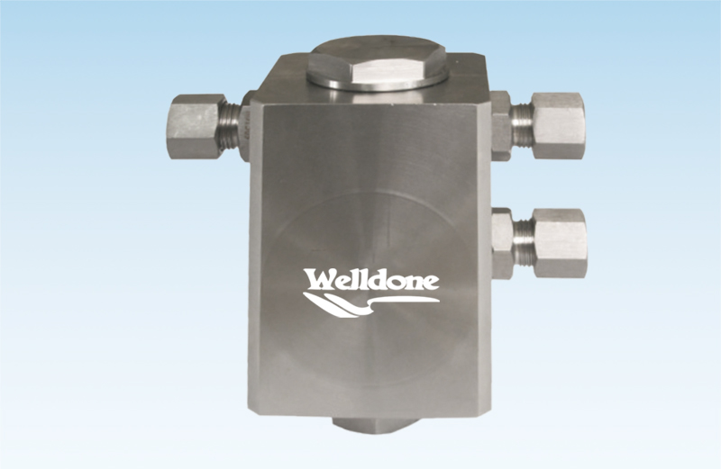 How do CNG dispensers support fleet management systems?