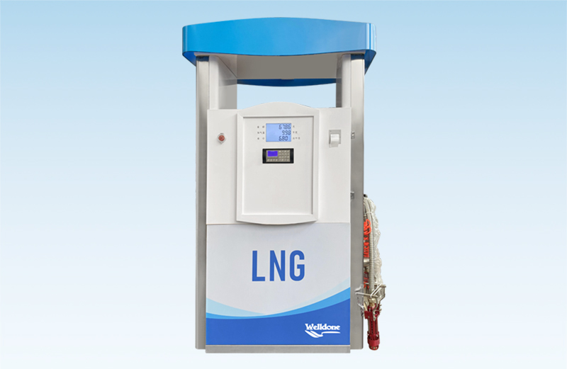How do LNG dispensers manage fuel for fleet operations?